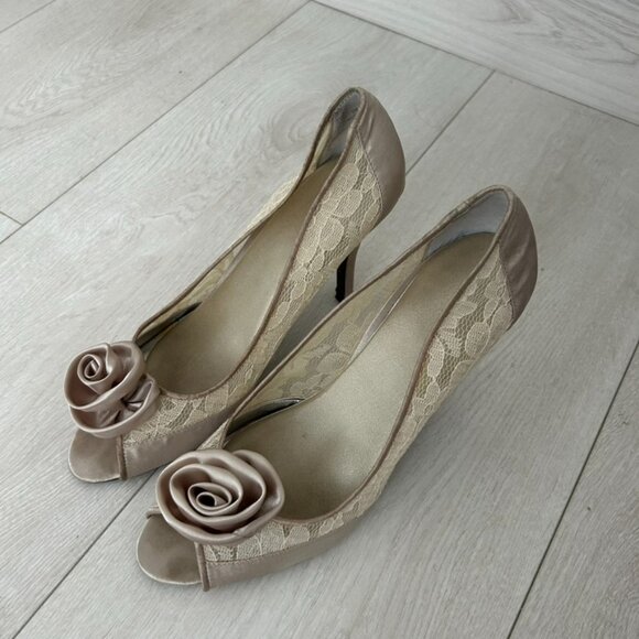 Bridal Lace Heels - Picture 2 of 6